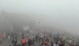 泰山游客滞留爆料者视频,现场实况曝光，游客无奈滞留困境